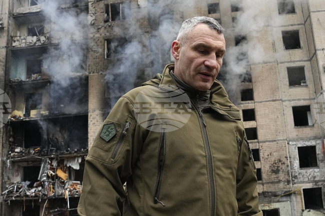 Руска атака с дронове срещу Киев уби най-малко двама души и предизвиква пожари 