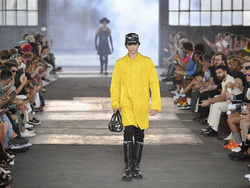 Italy Fashion Moschino Mens SS 23