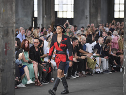 Italy Fashion Moschino Mens SS 23