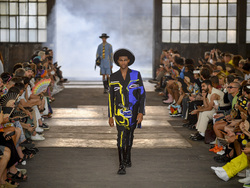Italy Fashion Moschino Mens SS 23