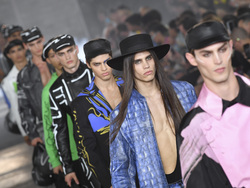 Italy Fashion Moschino Mens SS 23