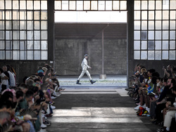 Italy Fashion Moschino Mens SS 23