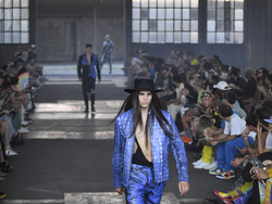 Italy Fashion Moschino Mens SS 23
