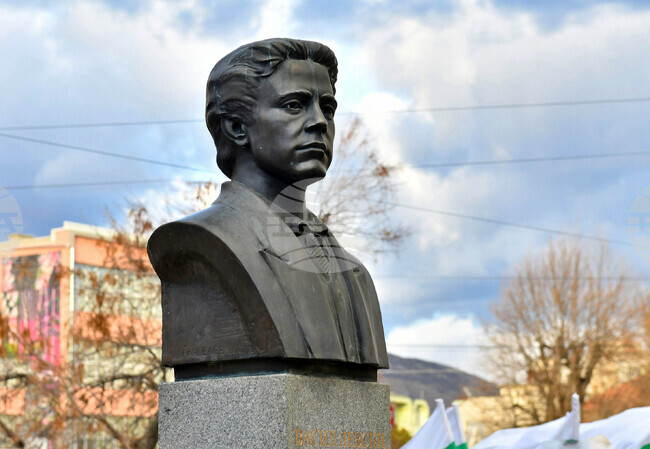 С ритуал по поднасяне на венци и цветя пред паметника на Апостола в Сливен ще бъдат чествани 188 години от рождението му
