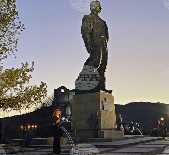 Ловеч - Илияна Йотова - Васил Левски - годишнина