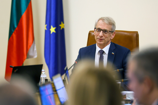 Постигнатият по-добър дефицит ни даде възможност да отделим 1,2 млрд. лева за проекти на общините, заяви премиерът Николай Денков