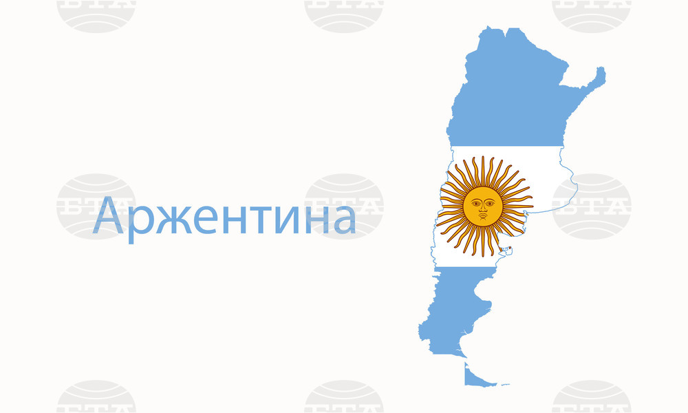 Хотел се срути в Аржентина, пожарникари издирват затрупани хора