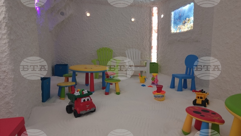 В училища и детски градини не могат да се разкриват солни стаи, заявяват от РЗИ в Разград във връзка с повишения интерес за разкриването им