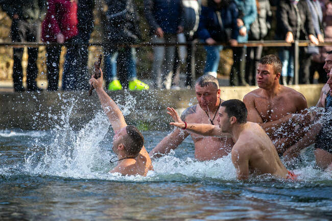 Перник ще отбележи Йордановден с традиционно изваждане на Богоявленския кръст от водите на езерото в градския парк
