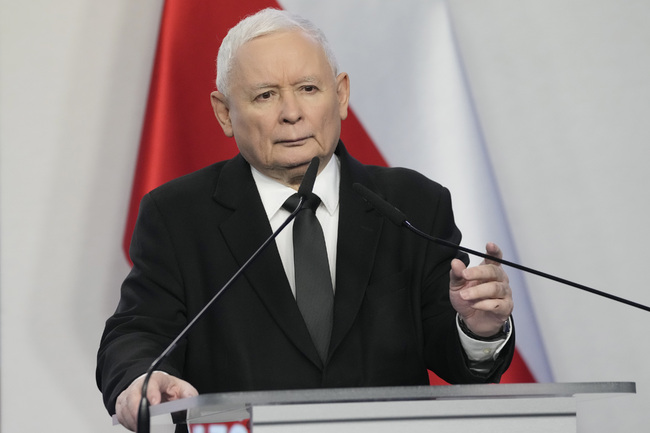Полският опозиционен лидер Ярослав Качински бе лишен от депутатски имунитет във връзка с твърдения за нанесен побой