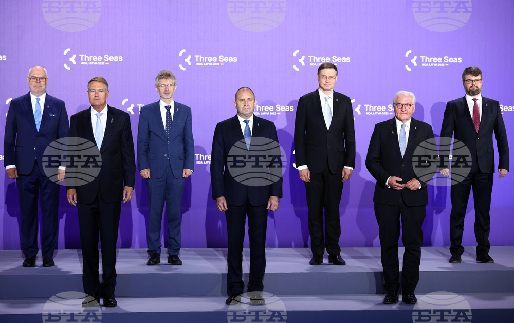 Латвия - Румен Радев - Три морета