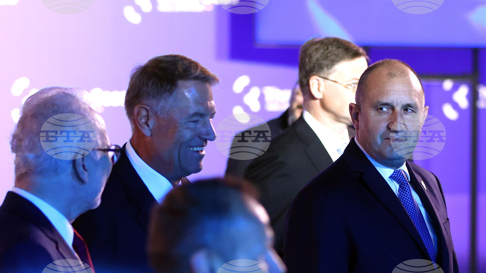 Латвия - Румен Радев - Три морета