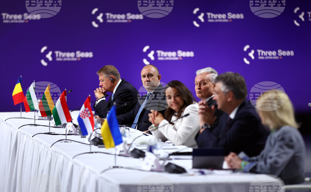 Латвия - Румен Радев - Три морета