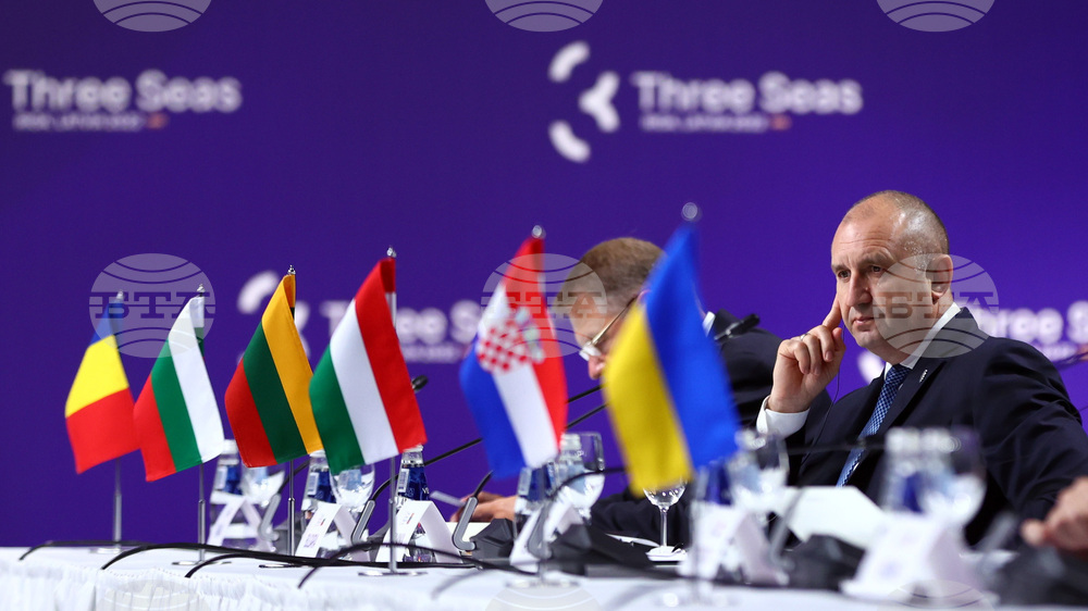 Латвия - Румен Радев - Три морета