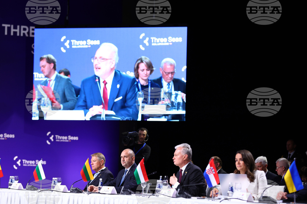 Латвия - Румен Радев - Три морета