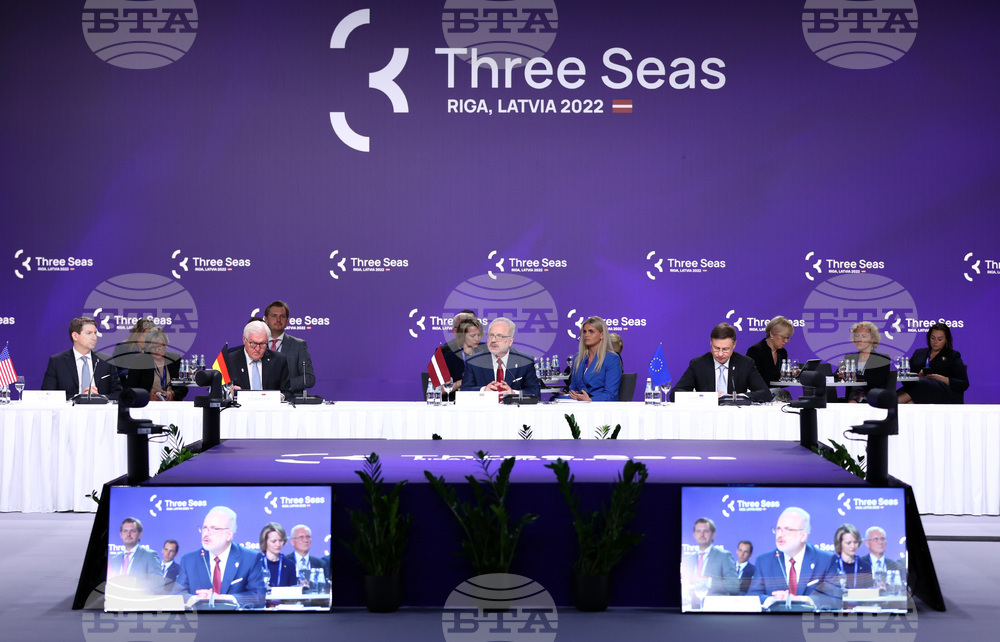 Латвия - Румен Радев - Три морета