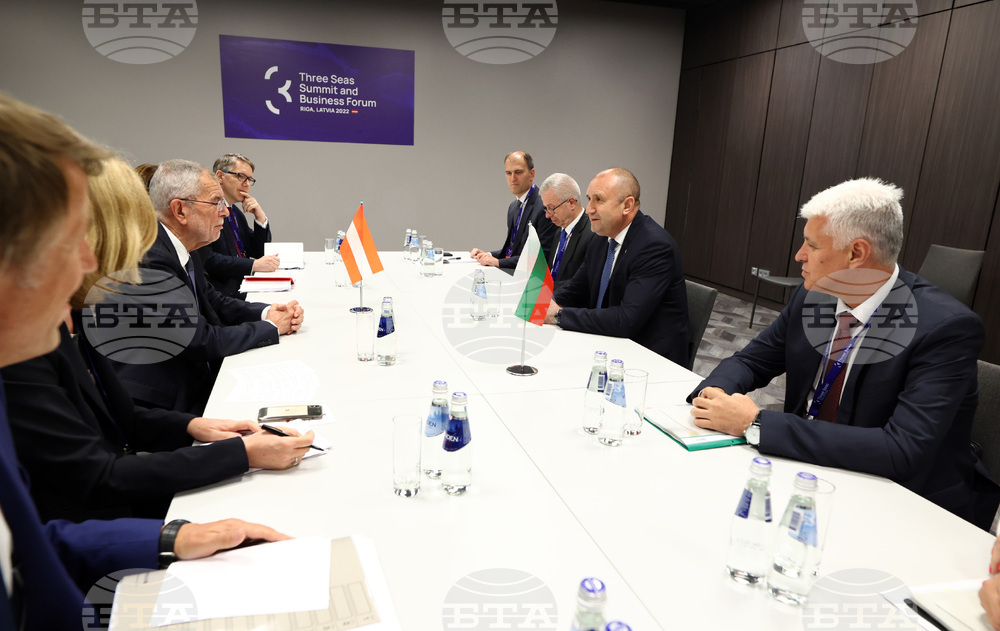 Латвия - Румен Радев - Александър Ван дер Белен - среща