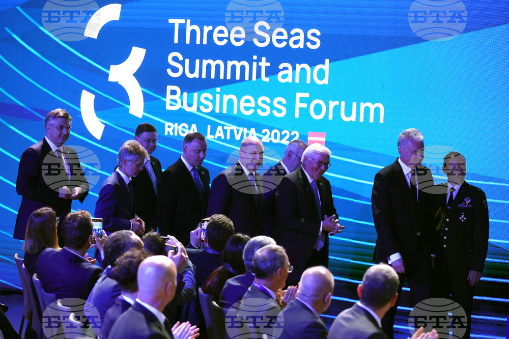 Латвия - Румен Радев - Три морета - дискусия