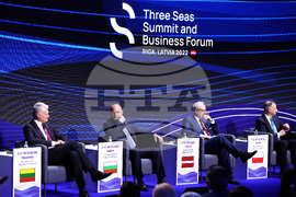 Латвия - Румен Радев - Три морета - дискусия