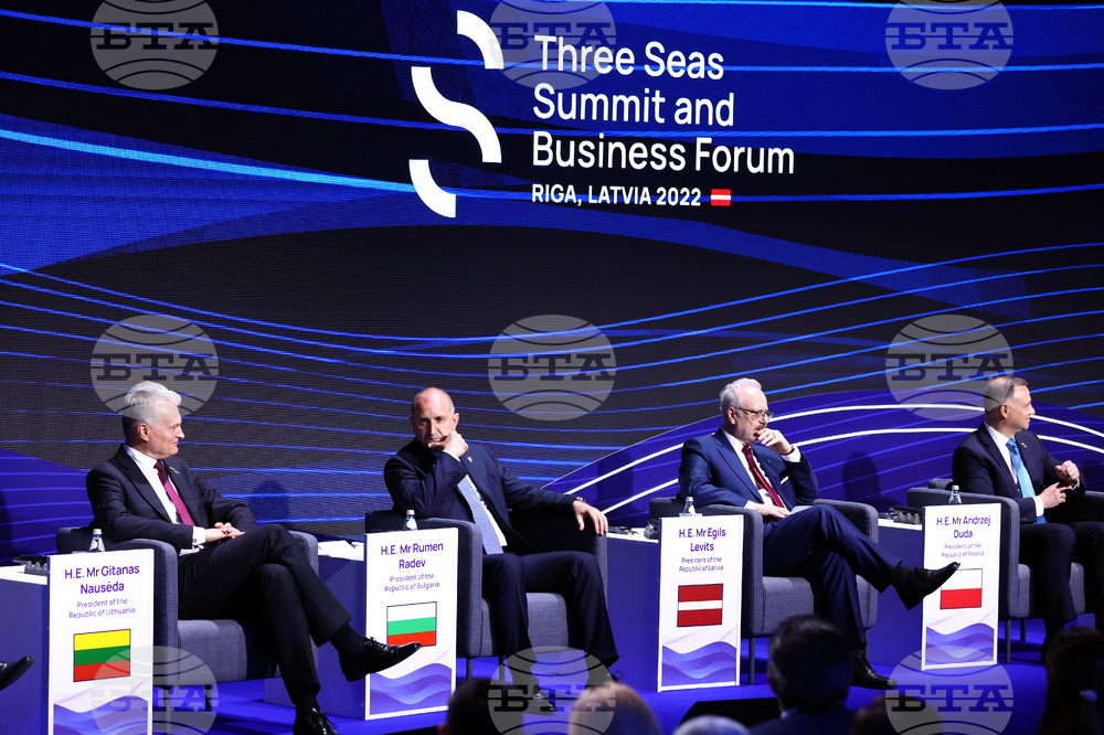 Латвия - Румен Радев - Три морета - дискусия