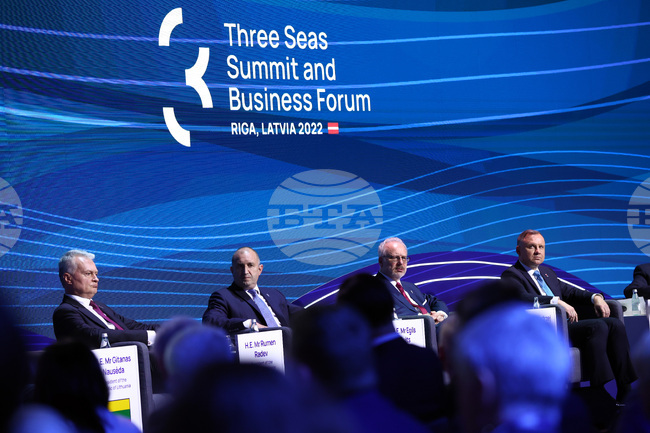 Латвия - Румен Радев - Три морета - дискусия