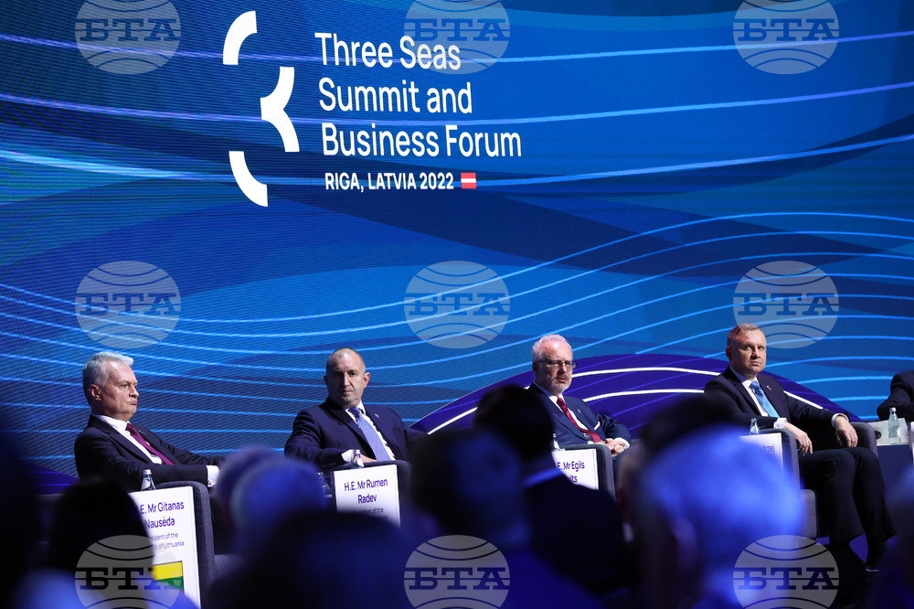 Латвия - Румен Радев - Три морета - дискусия