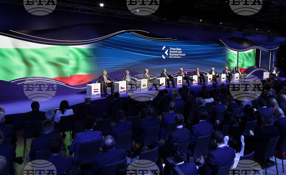 Латвия - Румен Радев - Три морета - дискусия