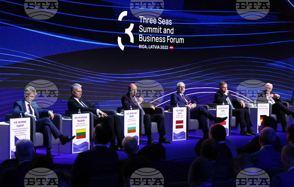 Латвия - Румен Радев - Три морета - дискусия