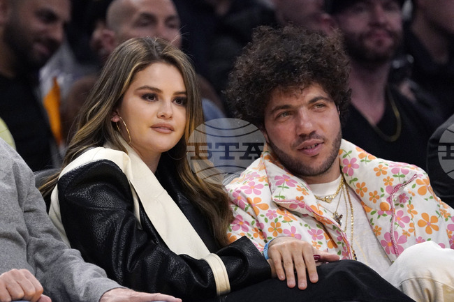 Големите звезди от шоубизнеса поздравиха Селена Гомес за годежа й