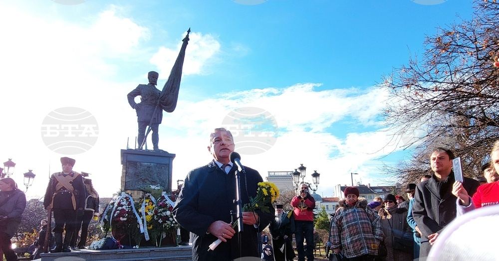 Румен Петков в деня на Освобождението на София: Днес свеждаме глави пред тези двеста хиляди посланици на Русия в нашата земя, които никой и никога не може да изгони