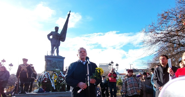 Румен Петков в деня на Освобождението на София: Днес свеждаме глави пред тези двеста хиляди посланици на Русия в нашата земя, които никой и никога не може да изгони