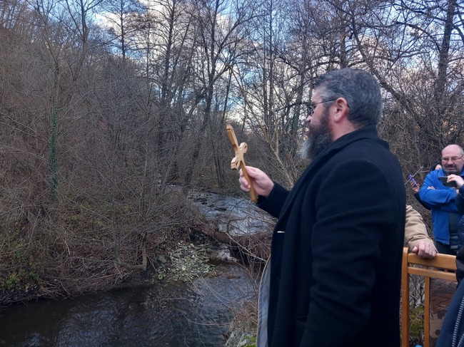 В Белоградчик на Богоявление ще хвърлят светия кръст във водите на Стакевска река 