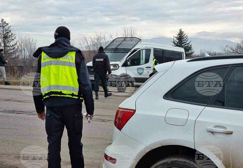 Засилен контрол за недопускане на нарушения на обществения ред и на пътни инциденти осъществяват служители от Областната дирекция на МВР - Кюстендил