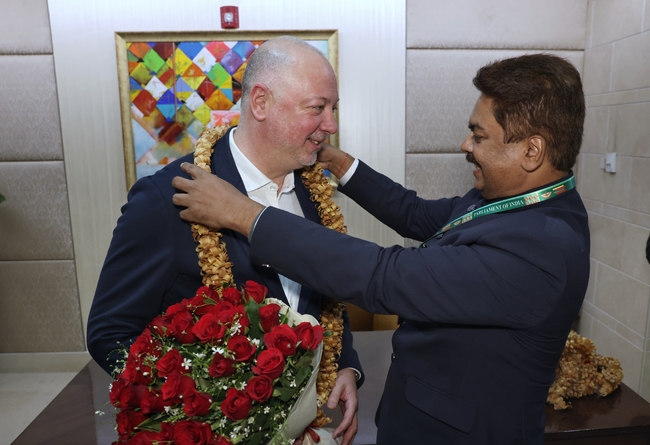 Председателят на Народното събрание Росен Желязков и водената от него парламентарна делегация пристигна в Република Индия