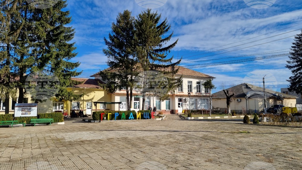 В спокойна обстановка и навреме започна изборният ден в опаченското село Голямо Градище