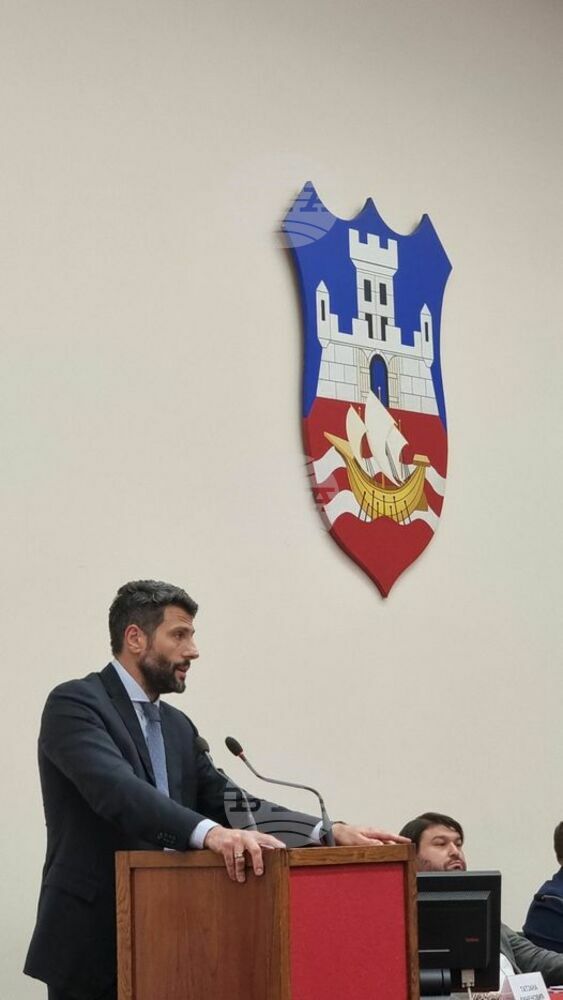 Опозицията не успя да свали кмета на Белград Александър Шапич