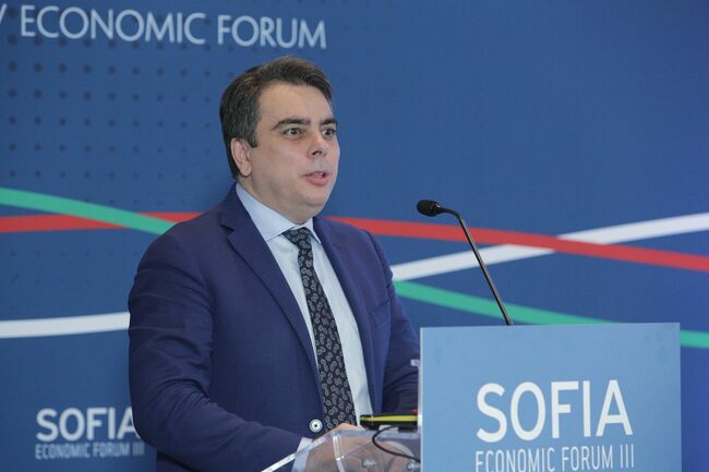Ако Европа не предприеме единни действия, през зимата може да има удвояване и утрояване на цената на зърното, прогнозира министърът на финансите Асен Василев