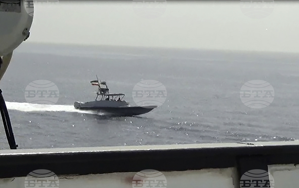 САЩ твърдят, че ирански военен катер се е приближил на 150 метра от американски бойни кораби