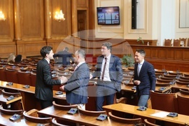 Парламент - извънредно заседание