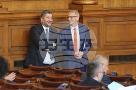 Парламент - извънредно заседание