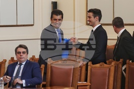 Парламент - извънредно заседание