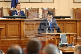 Парламент - извънредно заседание