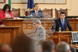 Парламент - извънредно заседание