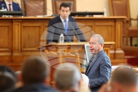 Парламент - извънредно заседание