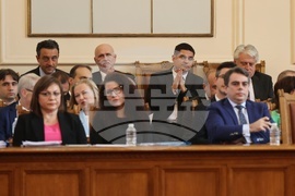 Парламент - извънредно заседание