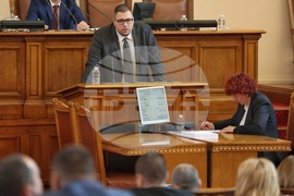 Парламент - извънредно заседание