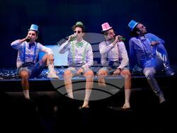 Снимките са от представлението на НАТФИЗ "Кръстьо Сарафов“  „Рeter Gynt“  от Дейвид Хеър, по Хенри Ибсен, автор Славян Костов 