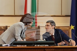 Парламент - извънредно заседание