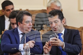 Парламент - извънредно заседание