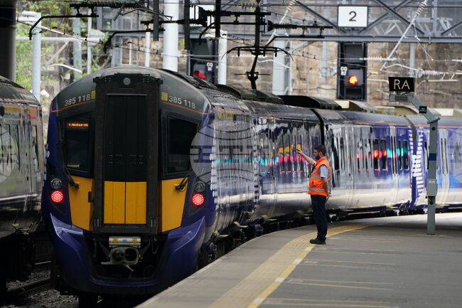 Влак дерайлира в Северна Англия, четирима са леко ранени